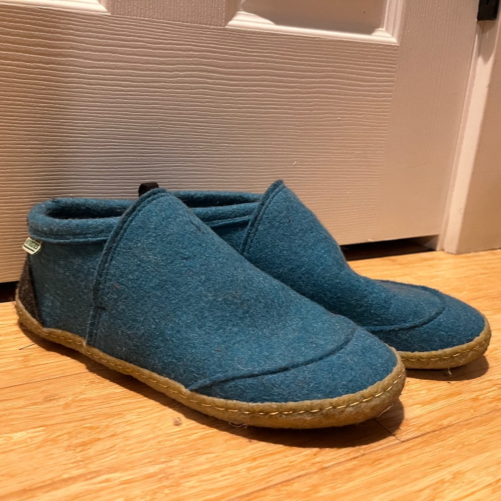 Cozy Blue Women's Slippers